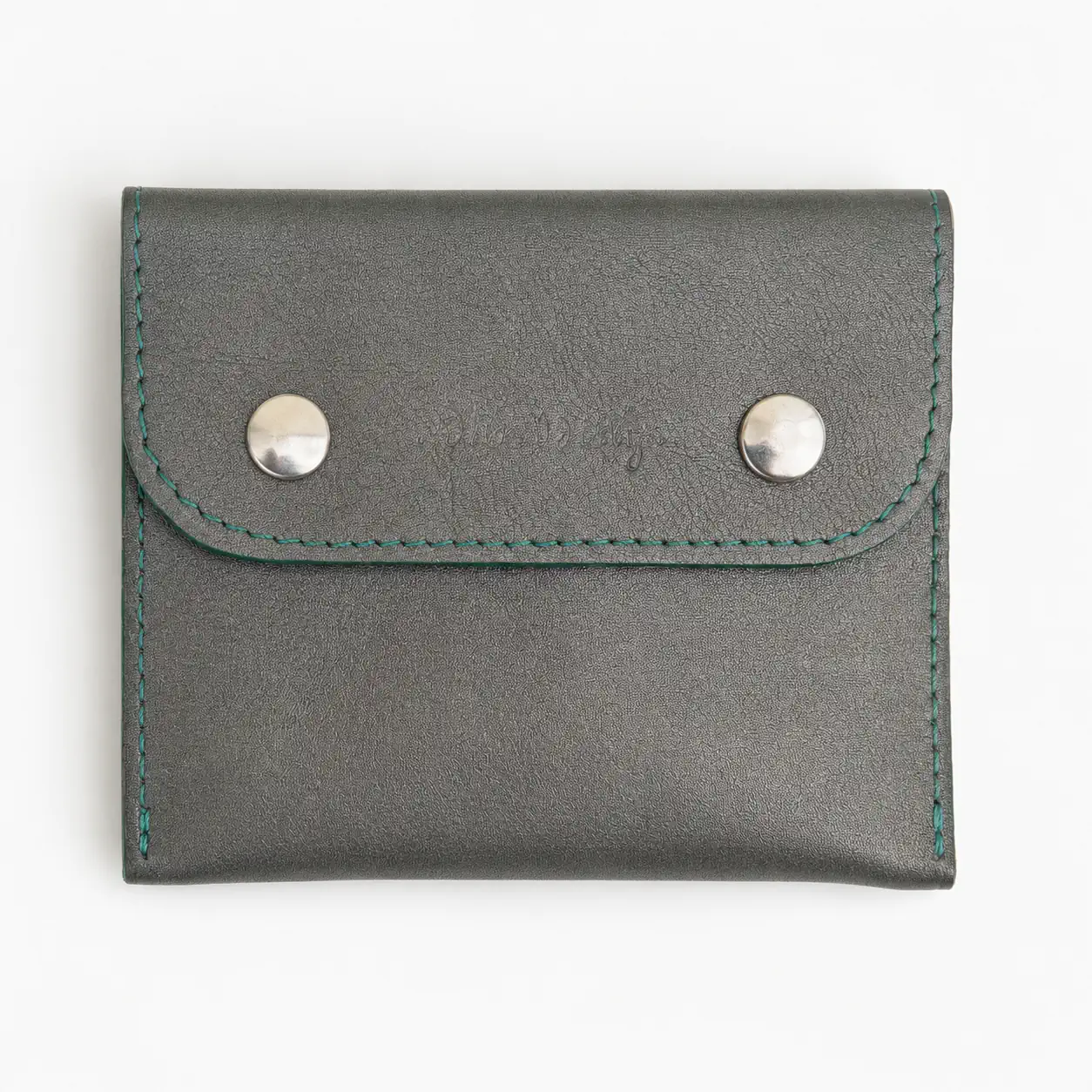 Porte-monnaie artisanal en cuir gris foncé avec piqûre verte et intérieur noir