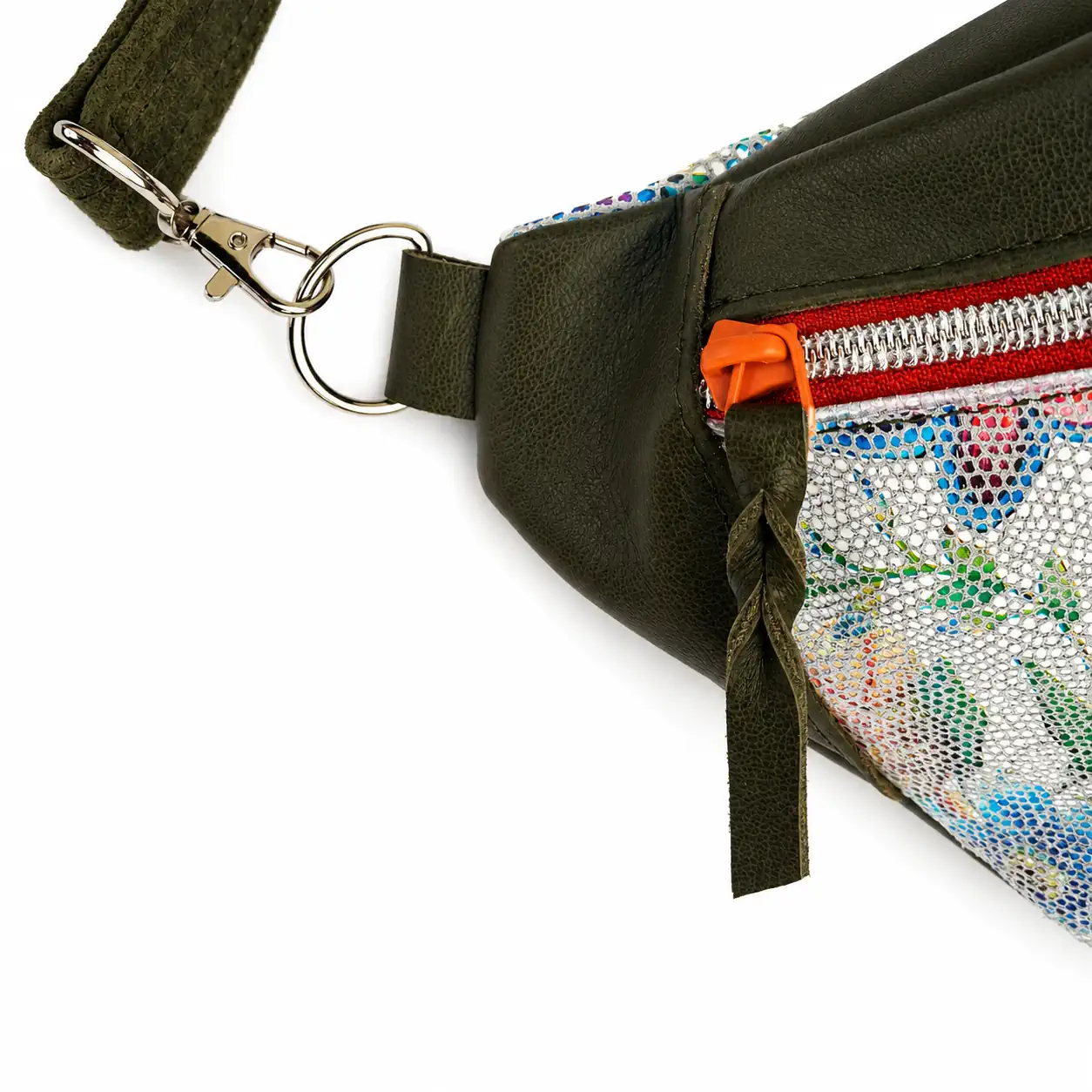 Détail de la fermeture à glissière et de la tirette tressée du sac banane